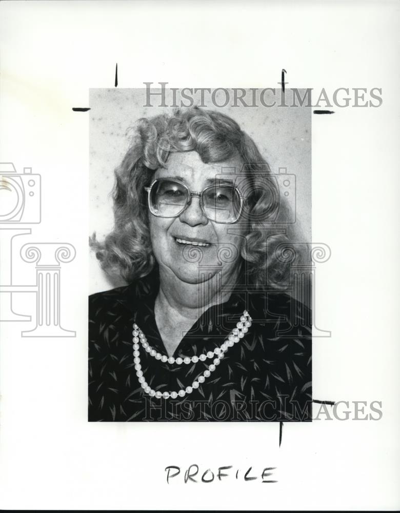 1989 Press Photo Pat Ray Librarian of the Year in Chardon Ohio - Historic Images