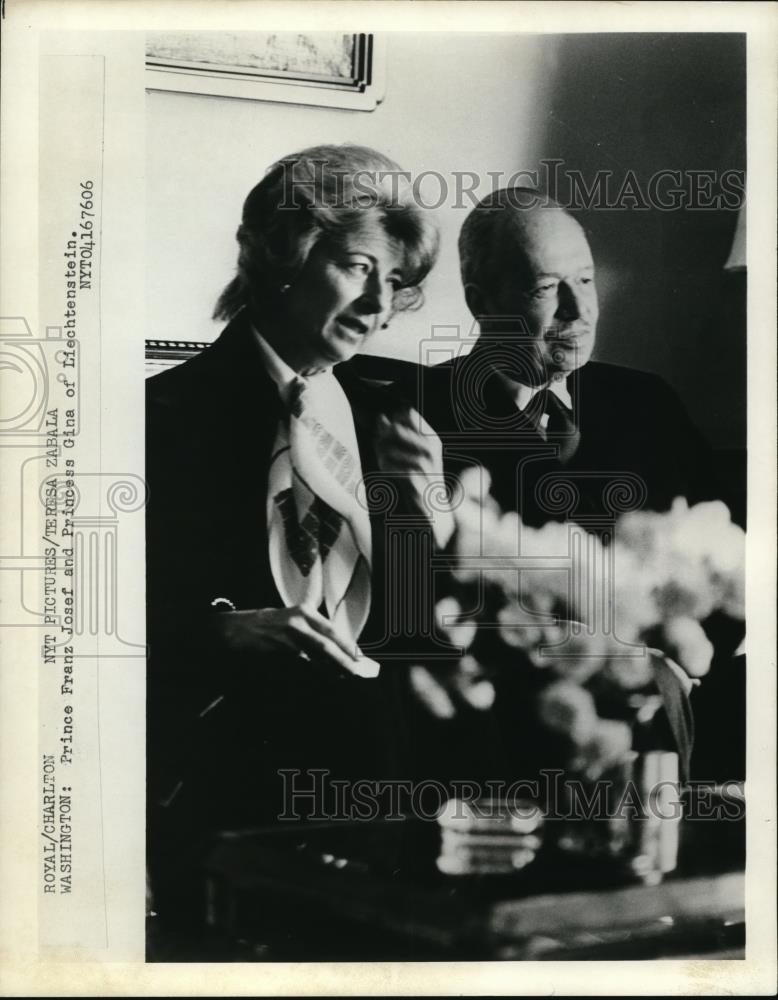 1977 Press Photo Prince Franz Josef and Princess Gina of Liechtenstein - Historic Images