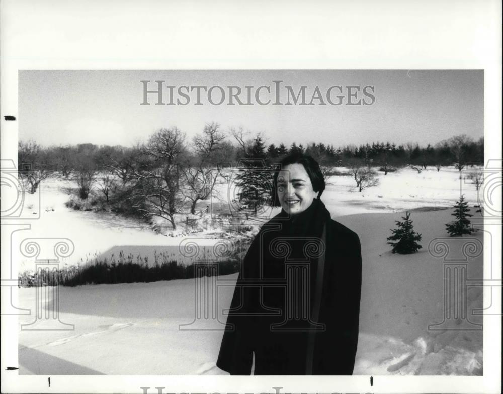 1989 Press Photo Florence Mustric at the Holden Arboretum - Historic Images