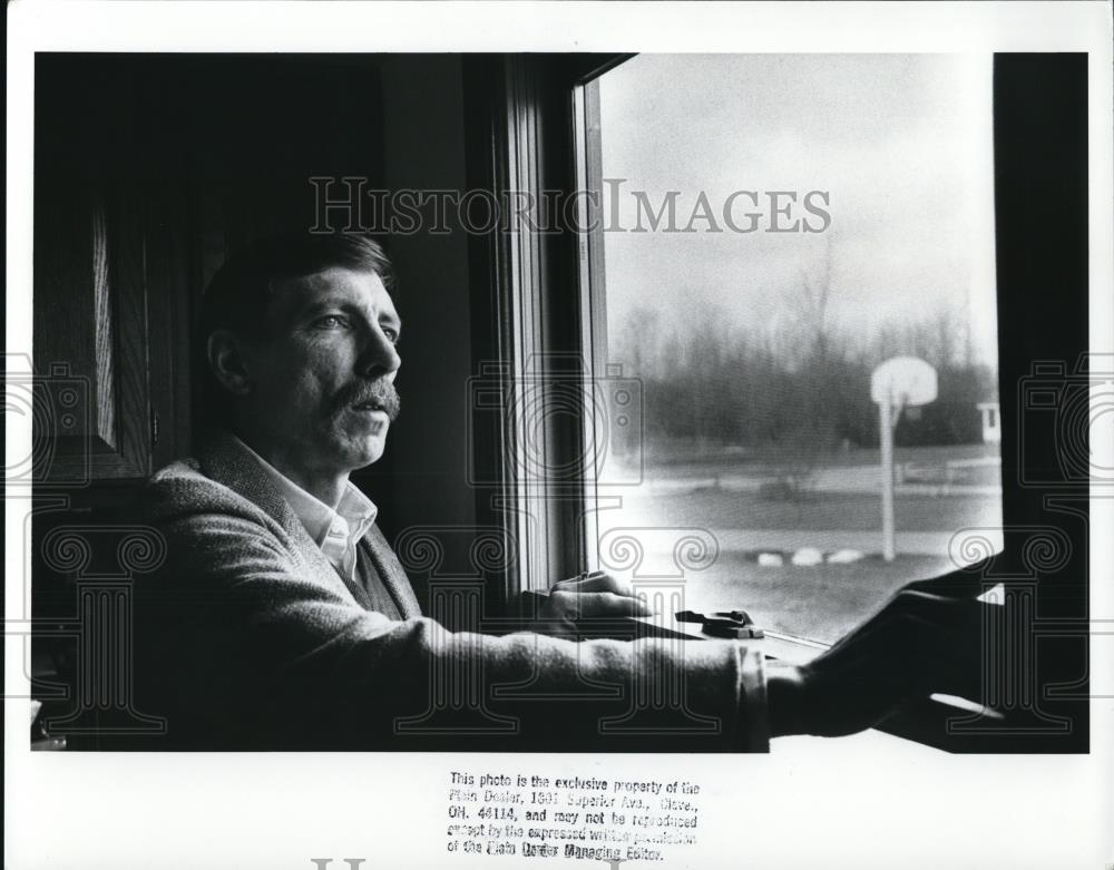 1989 Press Photo Richard C. Reed, Developer of Heatherstone Village Estates - Historic Images