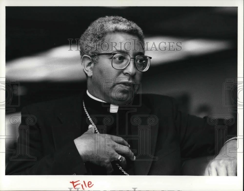 1990 Press Photo Bishop James Lyke, appointed as the Archdiocese Administrator - Historic Images