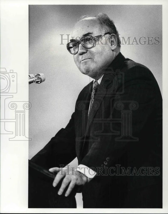 1989 Press Photo Frank Mosier Vice Chairman of B. P. America - Historic Images