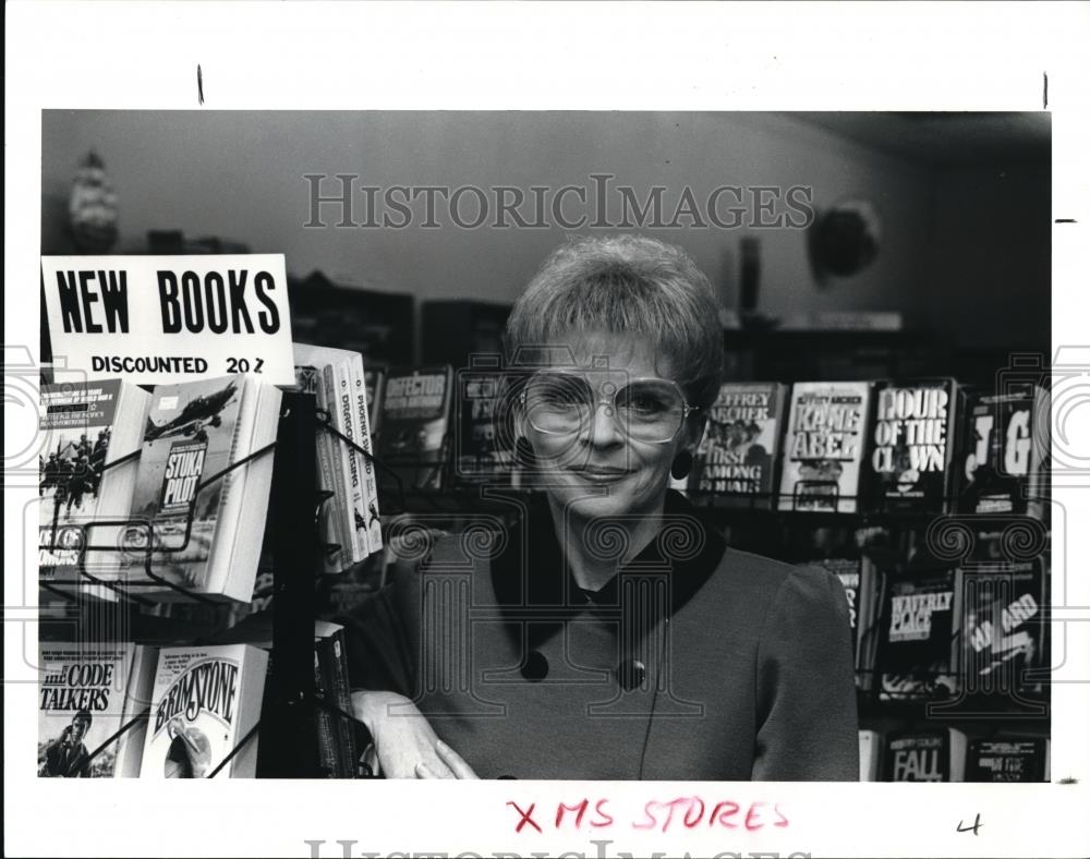 1990 Press Photo Janey Owens owner The Book Corner - Historic Images