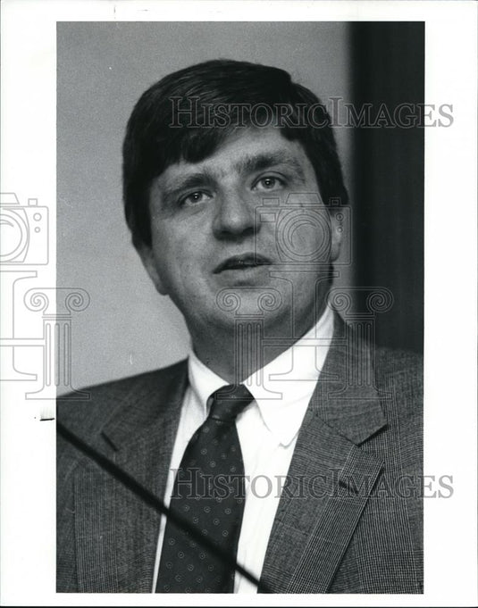 1992 Press Photo Robert Norton, Fabri Centers of Norton chief financial officer - Historic Images