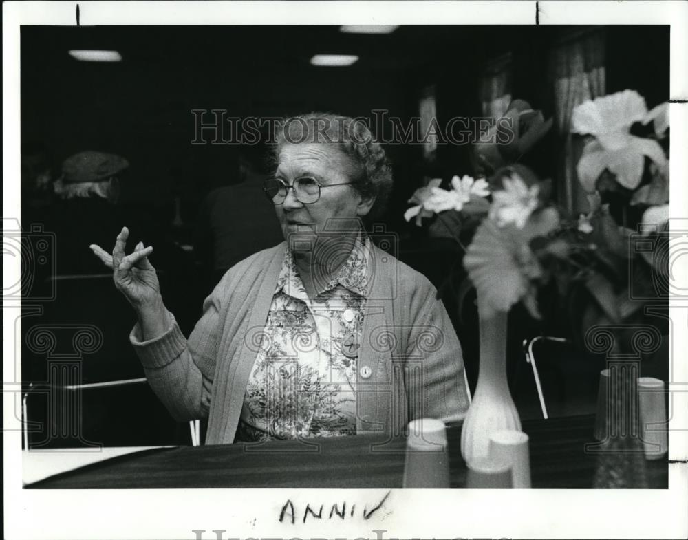 1989 Press Photo West Side Community Center Volunteer Bobbie Olsen - Historic Images