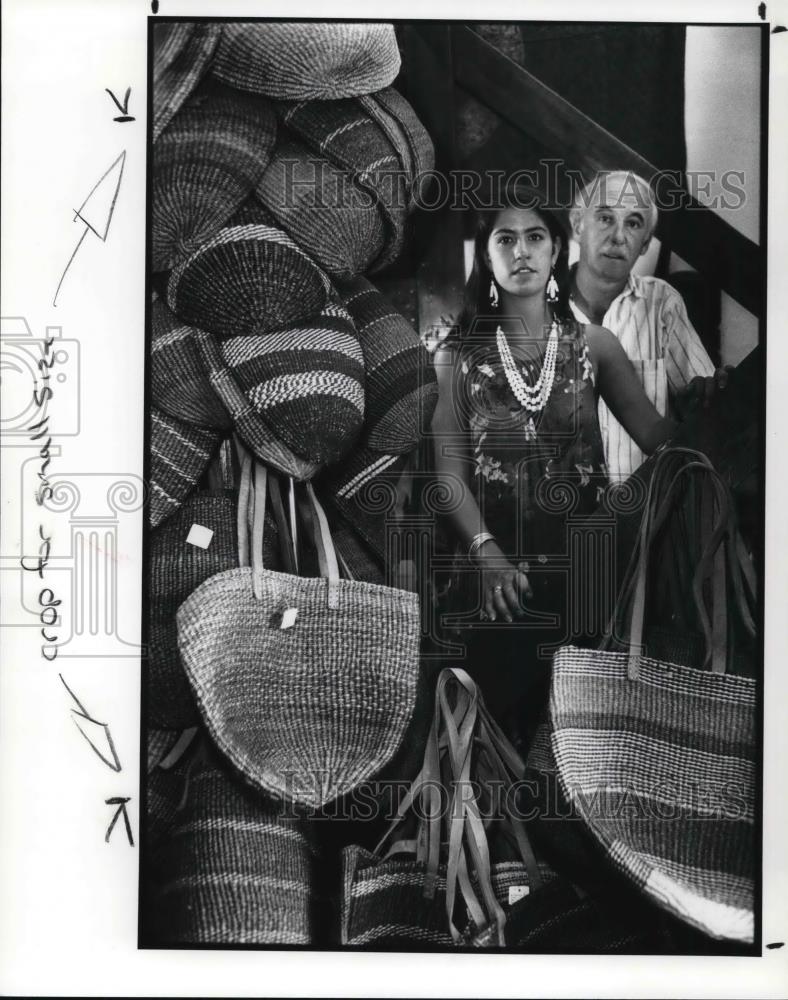 1989 Press Photo Tom Loesch and Salegirl Kristen in Passport to Peru in Coventry - Historic Images