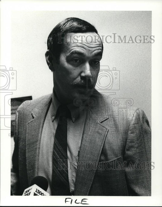 1990 Press Photo Capt Jeffery Reese, investigator, William & Carol Erbeznik case - Historic Images