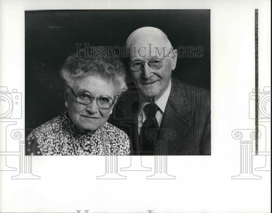 1988 Press Photo Austin Lloyd and his wife Florence taken about 1975 - Historic Images