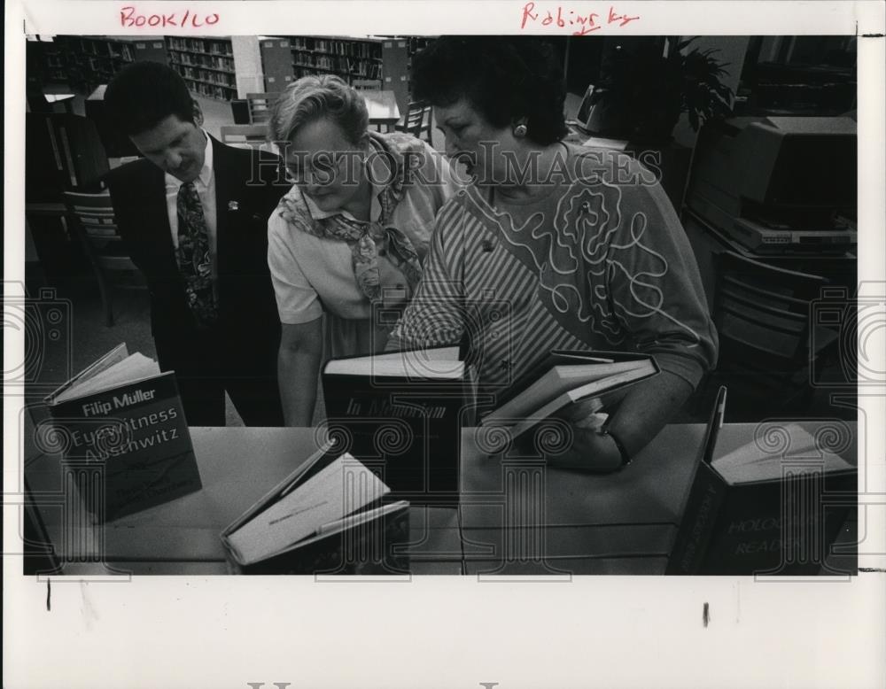 1991 Press Photo Dr. Charles M. Shaddow, Barbara Reynolds, Dr. Leatrice Rabinsky - Historic Images