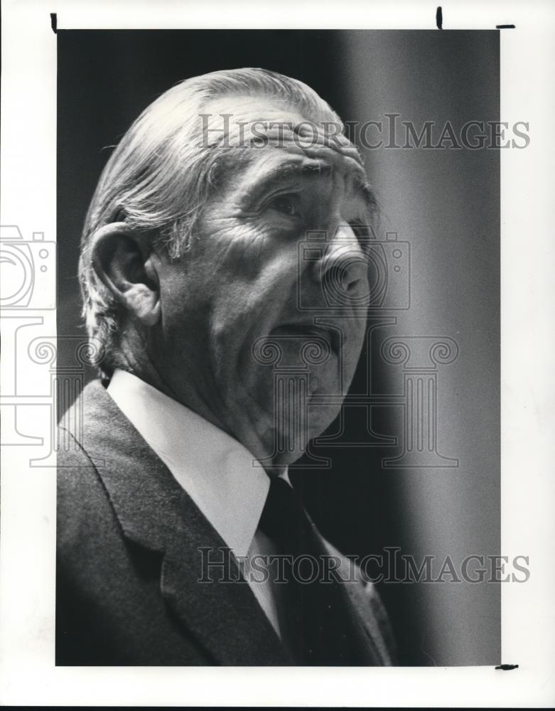 1987 Press Photo Donald T. Regan at the Town Hall lecture series - Historic Images