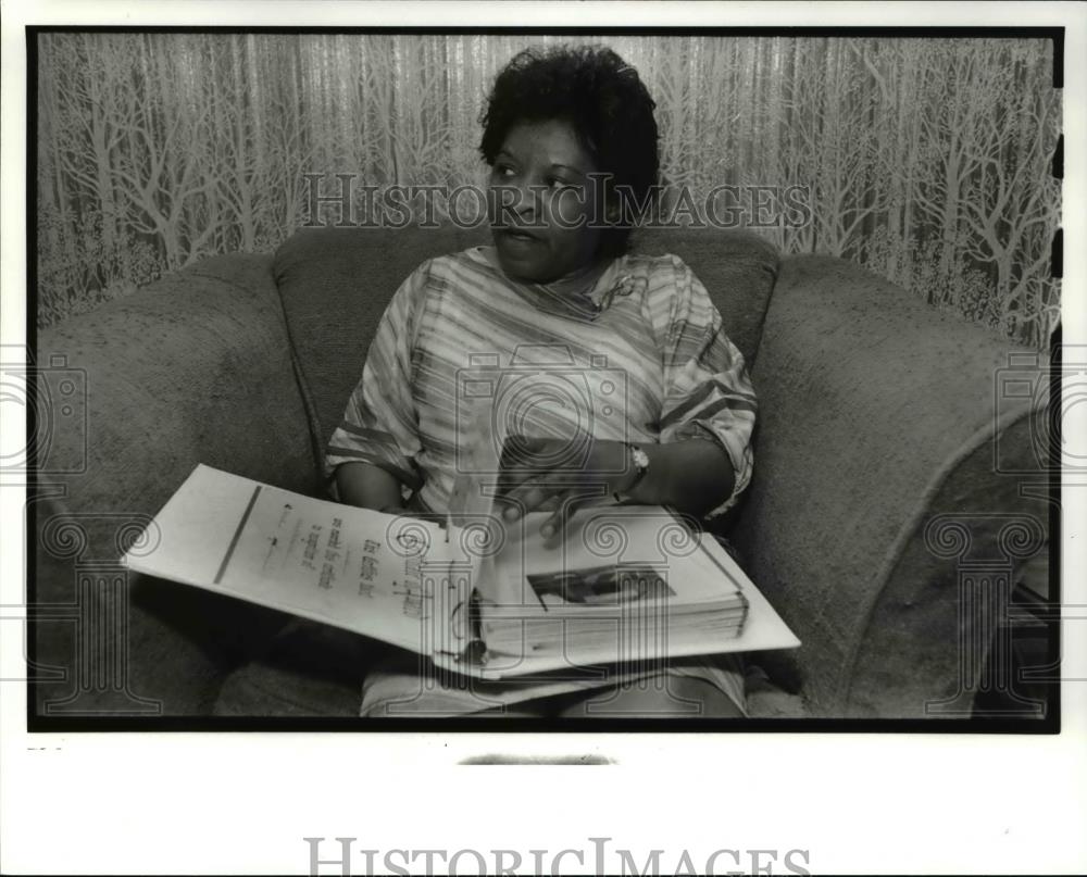 1989 Press Photo Claudia Potillo, mother of Claudette Brown who was murdered - Historic Images