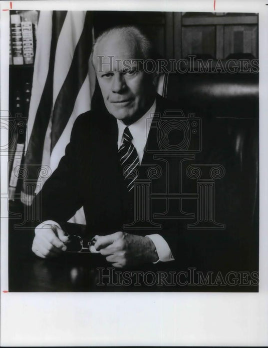 1994 Press Photo President Gerald R. Ford in the picture - cvp21679 - Historic Images
