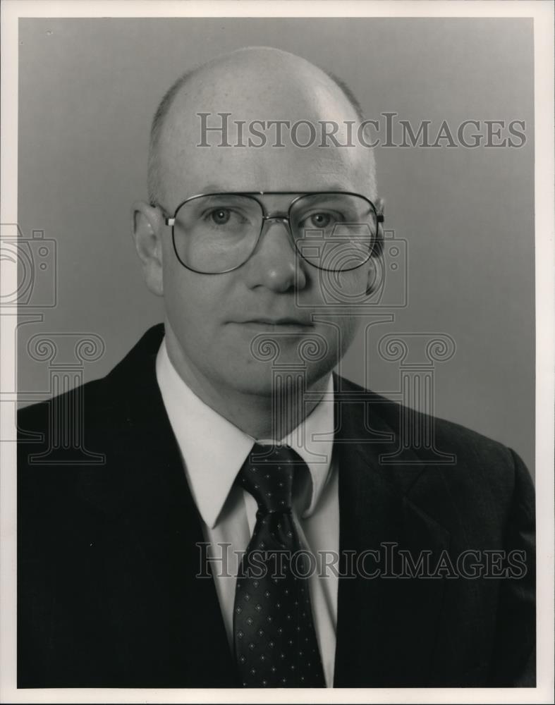 1992 Press Photo JT Mullen, Chief Financial Officer, The Cleveland Foundation - Historic Images