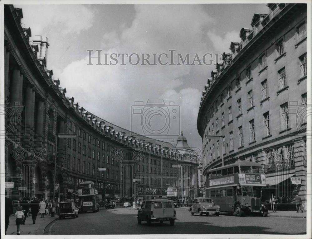 Press Photo Elegant curve of Regent Street in England, London - Historic Images