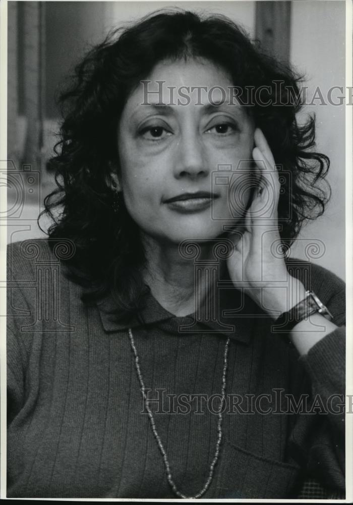 1991 Press Photo Bharati Mukherjee, author of The Middleman and Other Stories - Historic Images