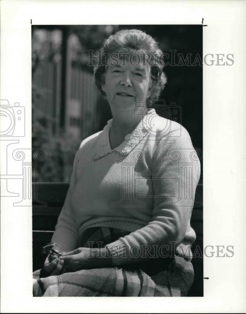 1991 Press Photo Catherine M Morrison recalled German bombing of England - Historic Images