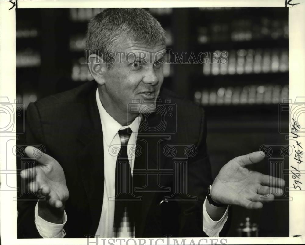 1990 Press Photo Vladimir Sakharov Soviet Union Defector Talks Economic Reform - Historic Images