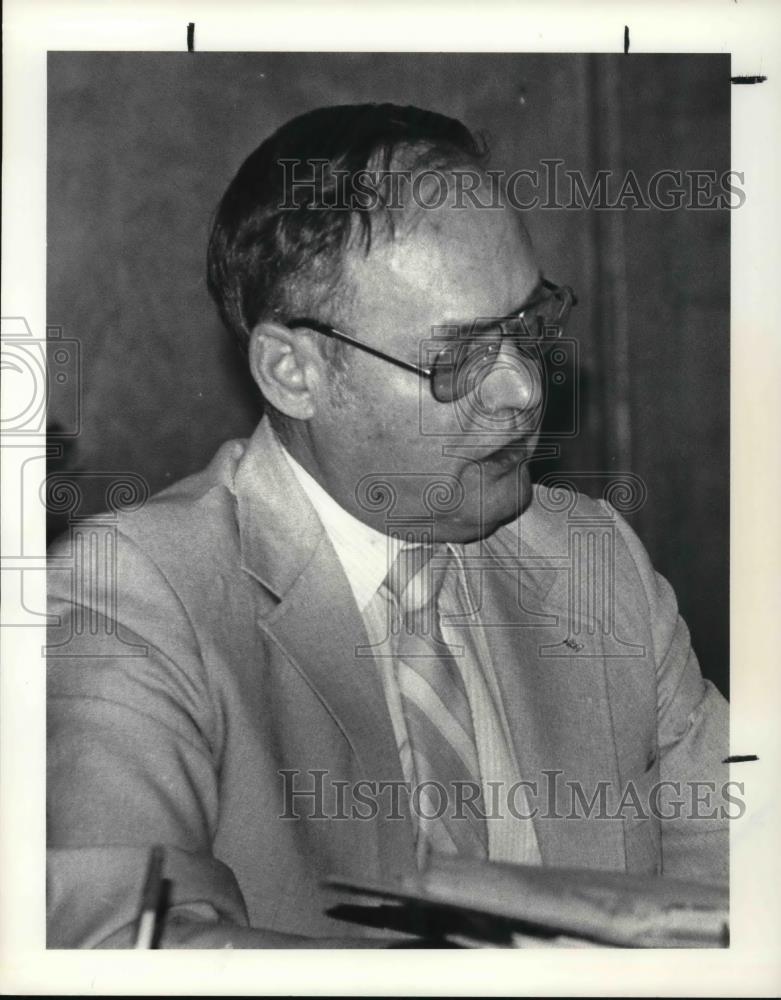 1988 Press Photo Kenneth Mohney Chardon Twsp Trustees meeting - Historic Images