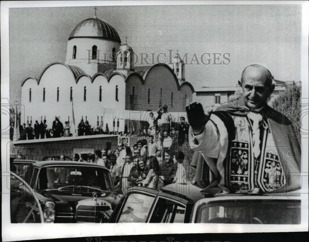 1969 Press Photo Pope Paul VI Waves Leaving Ukrainian Catholic Church St. Sophia - Historic Images