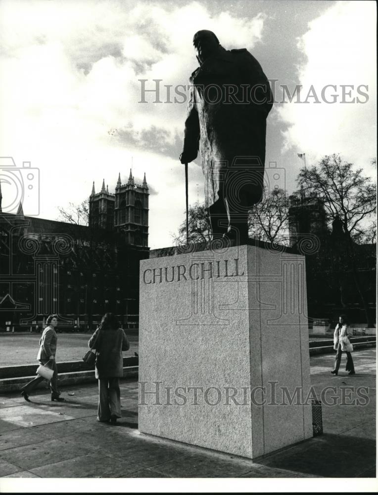 1981 Press Photo Churchchill Statue at Parliament Square London England - Historic Images