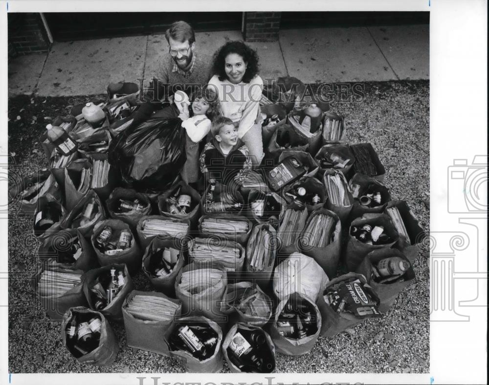 1988 Press Photo Laino Family with six month worth recyclable garbage - Historic Images