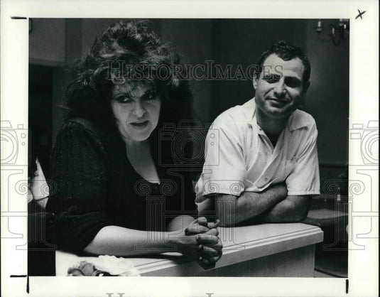 1990 Press Photo Jeane & Peter Maranos, owners of Athans Rest on Prospect Ave - Historic Images