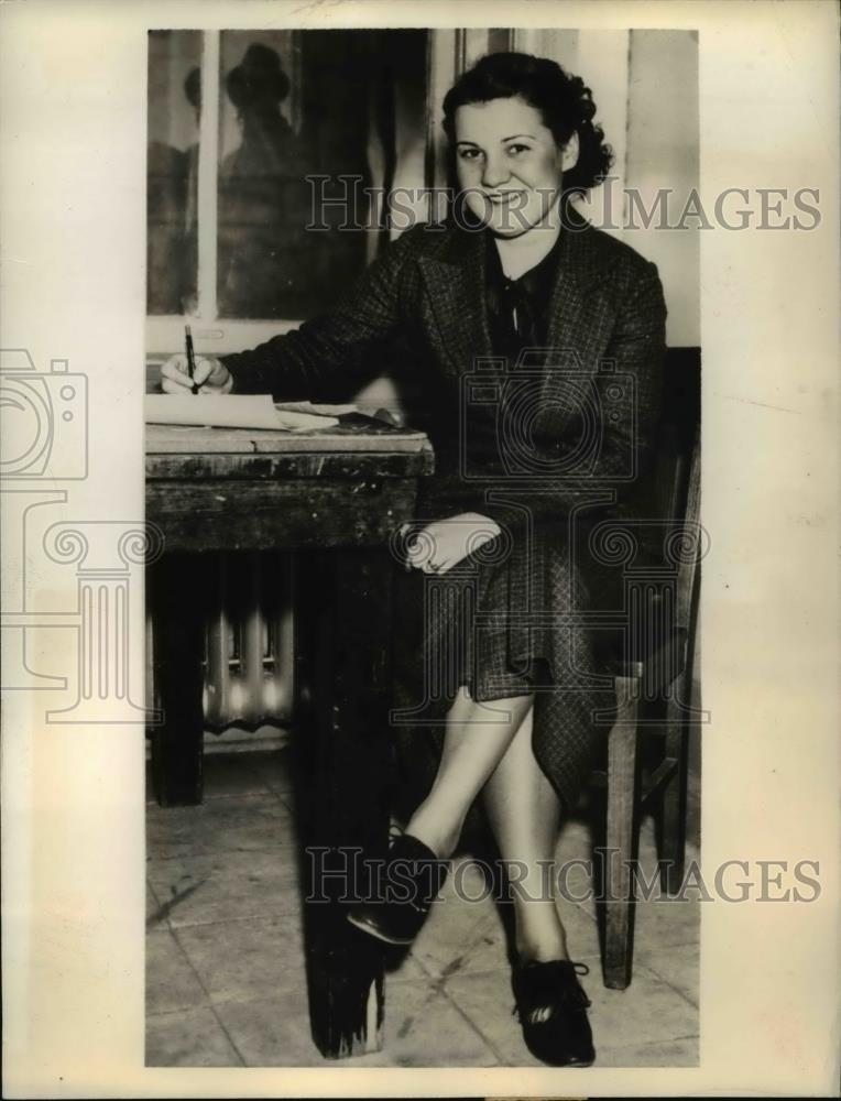 1935 Press Photo Alice Elizabeth Zook in  Co-Ed Cadet  police Crime prevention - Historic Images