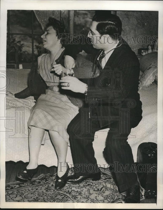 1940 Press Photo Dr. S Keyes and Mrs. Rae Brown after her husband & child died - Historic Images