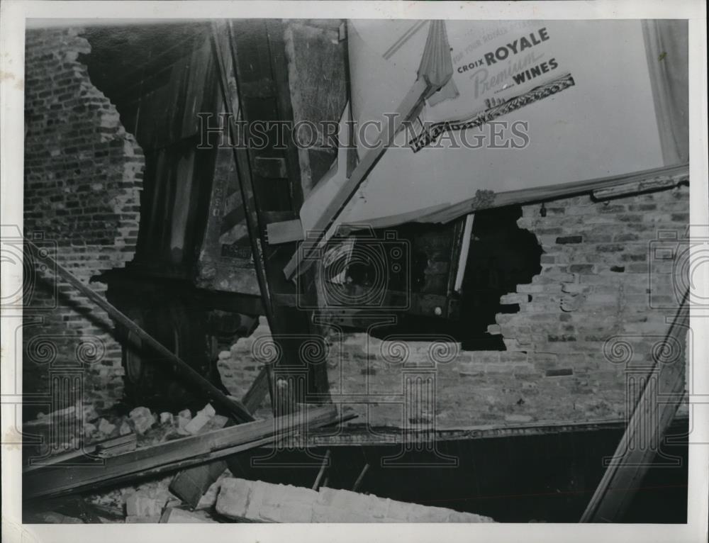 1947 Press Photo Kansas City Mo semi truck crashed into a building - Historic Images