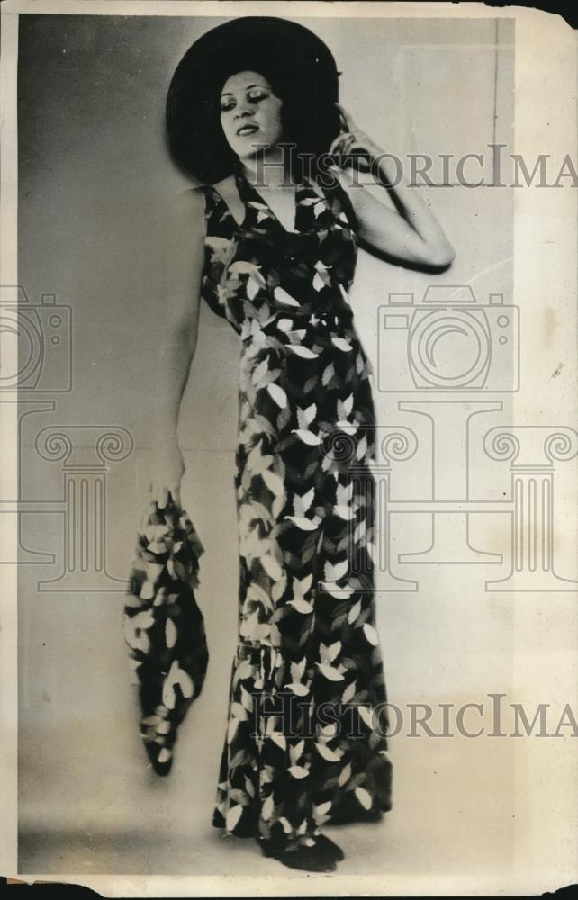 1931 Press Photo Beach dress in orange blue & maroon for Princess Ileana Roumani - Historic Images