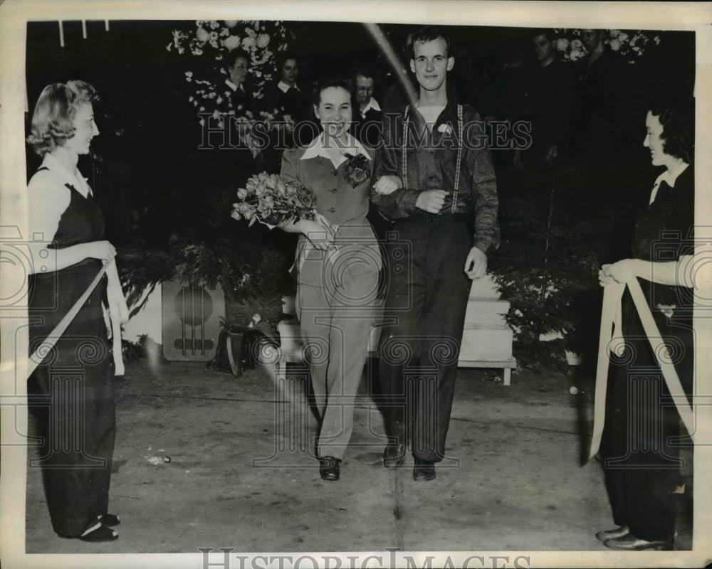 1944 Press Photo Bride &amp; groom leave church after wedding with co workers - Historic Images