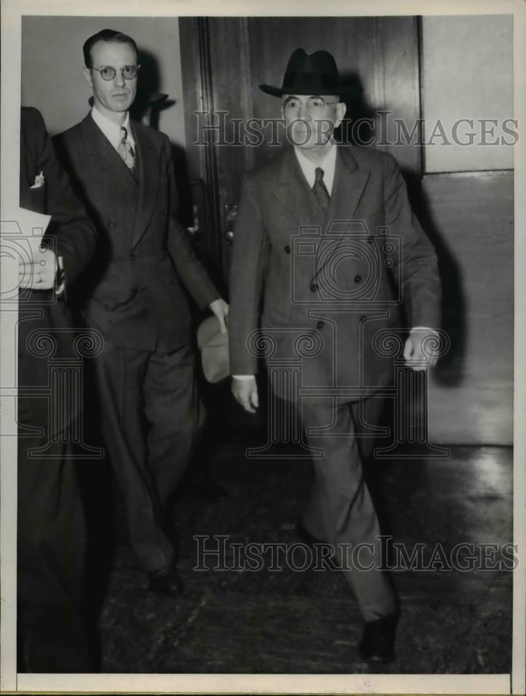 1945 Press Photo Edward J. Soule Sr and Ouen K. Bell charged with Fraud - Historic Images