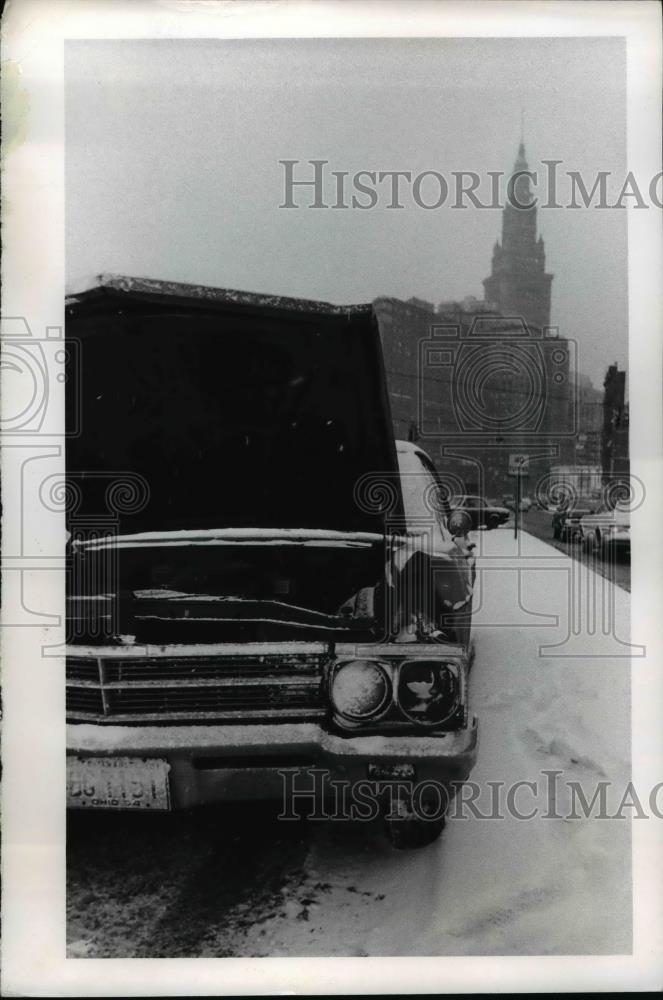 1975 Press Photo Out of Gas on Ontario South of Bolivar - Historic Images