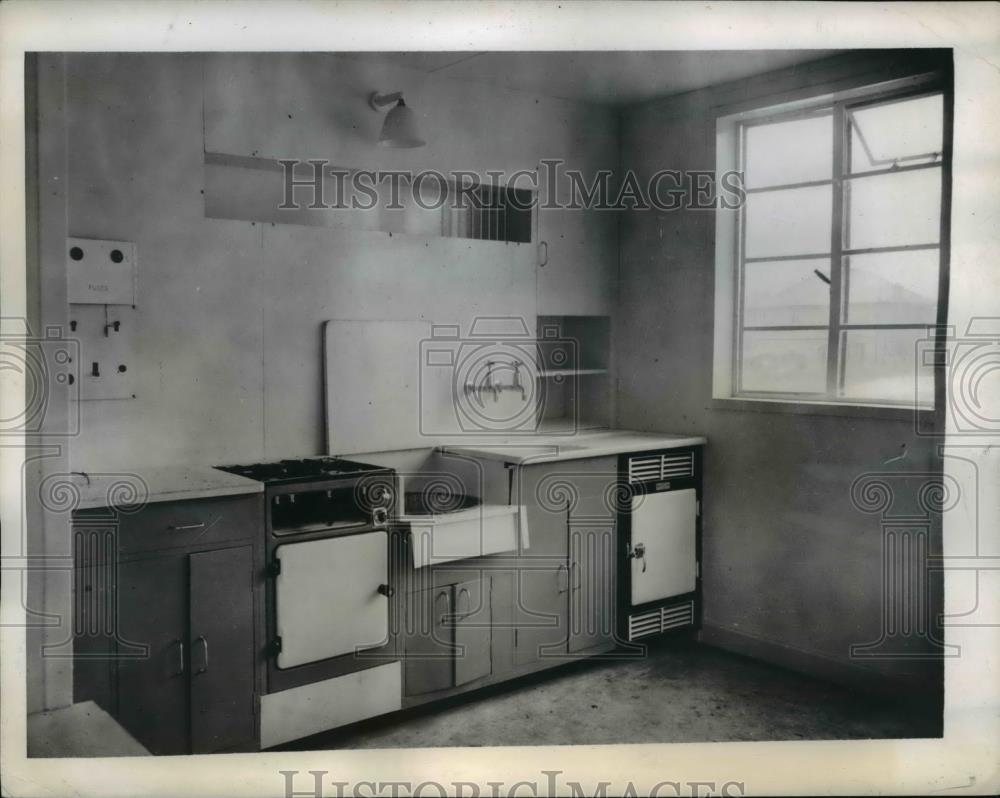 1944 Press Photo England a post war re fabricated house displayed - ned94774 - Historic Images