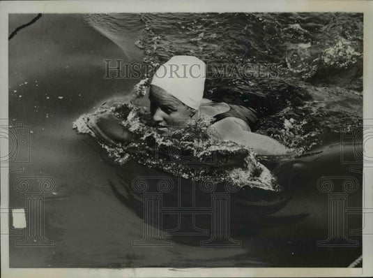 1933 Press Photo Katherine Rawls Wins 300 Meter at Women's National Swimming - Historic Images