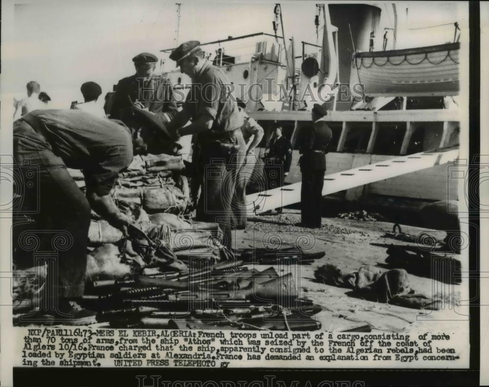 1956 Press Photo French Troops unload part of cargo - Historic Images