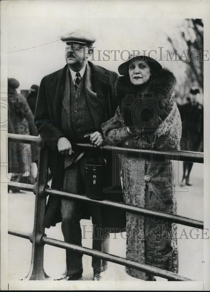 1935 Press Photo American Cotton King Oscar Johnson at the boat race - Historic Images