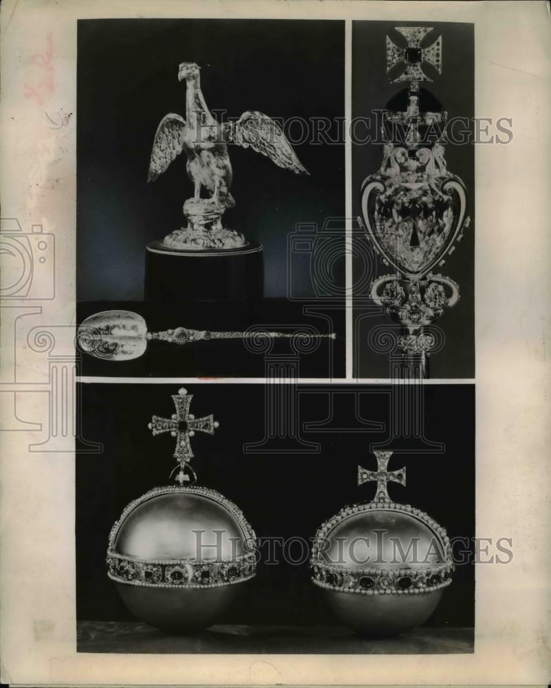 1953 Press Photo Englands precious royal relics anointing spoon and the Ampulia - Historic Images