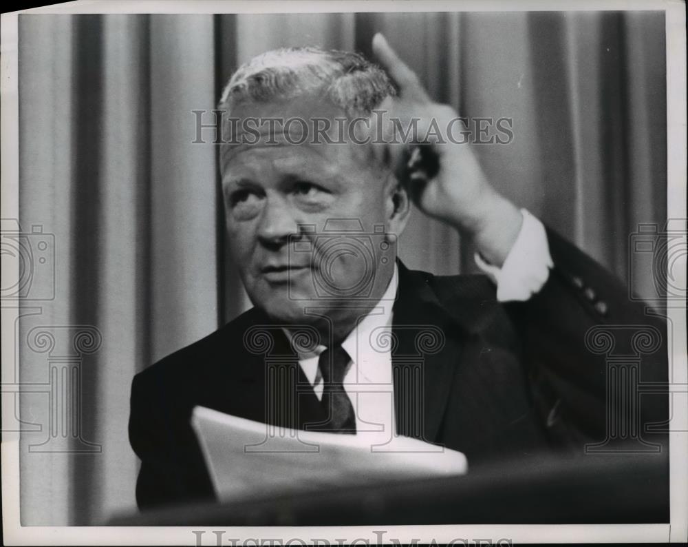 1958 Press Photo Pentagon Space Director Roy Johnson at press conference - Historic Images