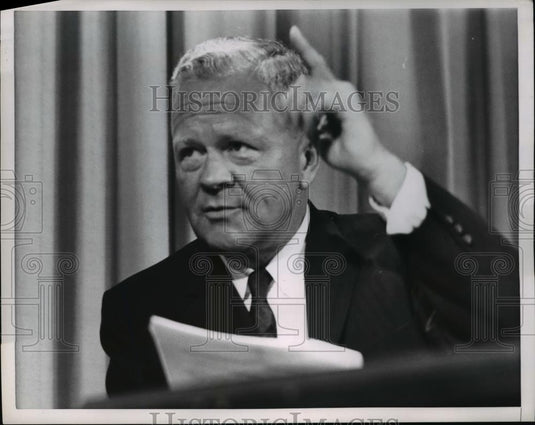 1958 Press Photo Pentagon Space Director Roy Johnson at press conference - Historic Images