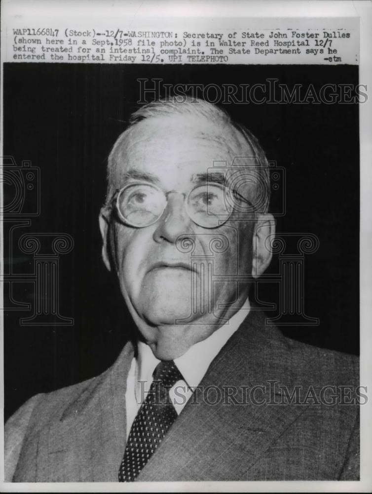 1958 Press Photo Sec. of State John Foster Dulles seen at Walter Reed Hospital - Historic Images