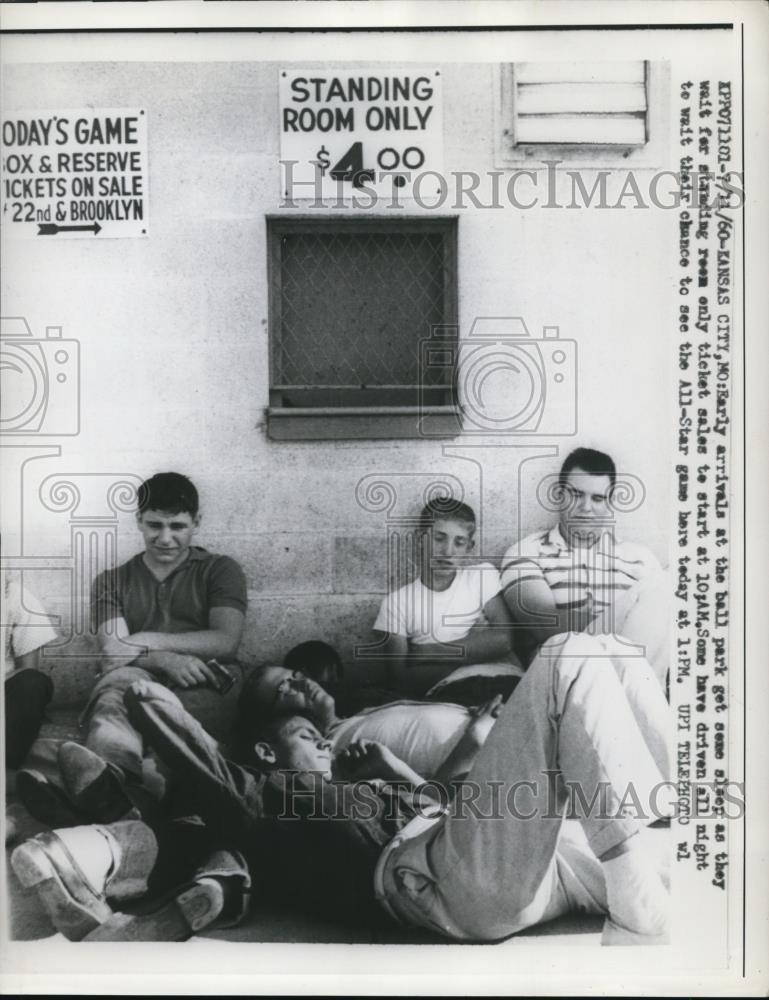 1960 Press Photo Kansas City MO people wait in line for tickets to All Star gam - Historic Images