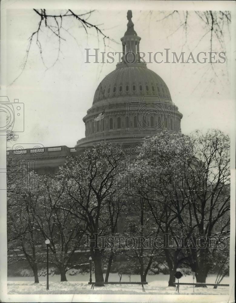 1935 Press Photo US Capitol dome under 11 inch snowfall - Historic Images