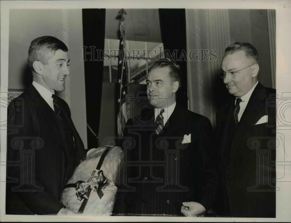 1939 Press Photo Gov. Levertt Saltonstall, Howard F. Lochrie and J.A. Young - Historic Images