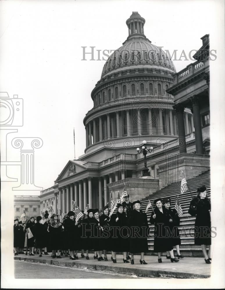 1941 Press Photo of members of The Mothers Mobilization Against War. - Historic Images