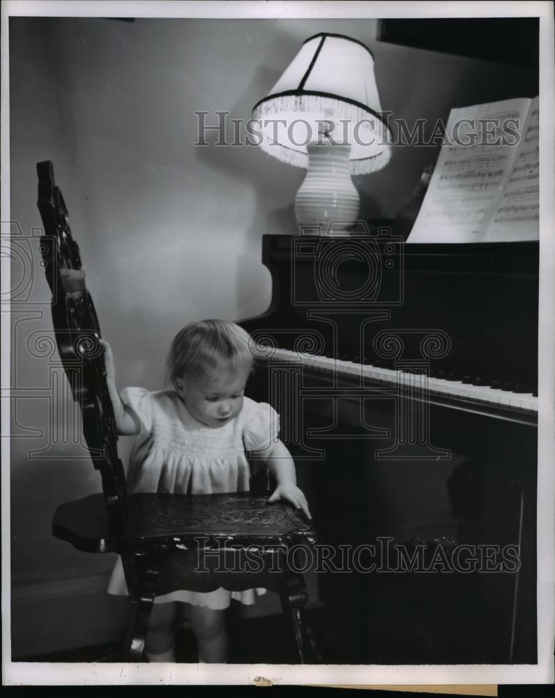 1954 Press Photo Baby Diana MacKennier with chair at a piano - Historic Images