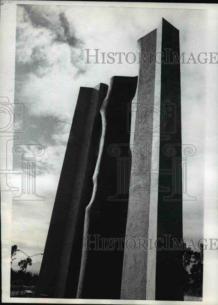 1968 Press Photo Modern Sculpture Czechoslovakia Miloslav Chlupac - Historic Images