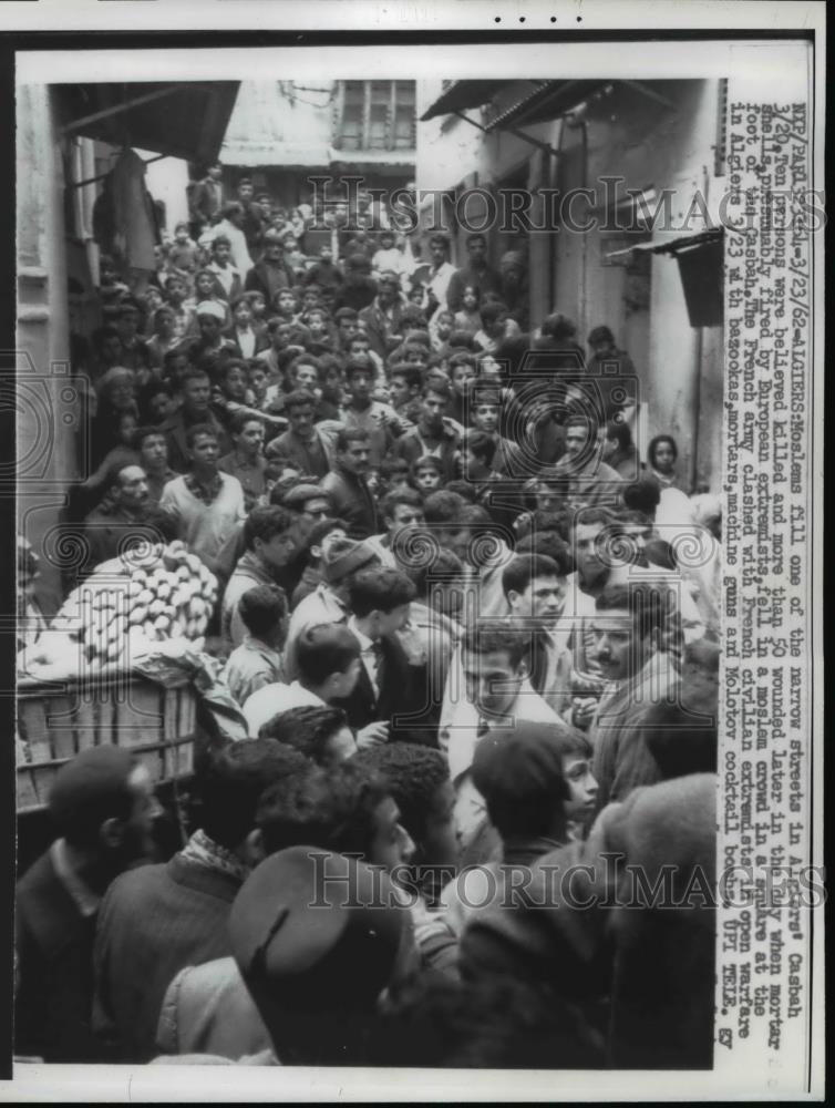 1962 Press Photo Moslems fill streets in Algiers, ten persons believed killed - Historic Images