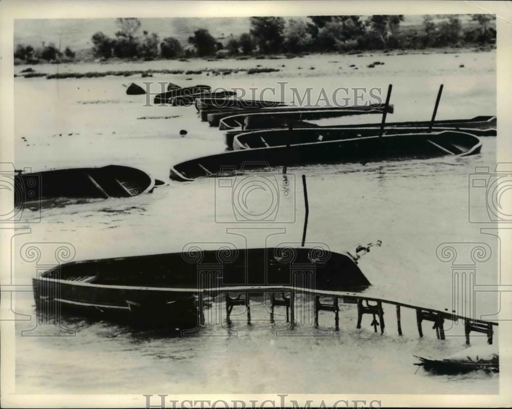 1941 Press Photo Bomb Attack on British Pontoon Bridge - Historic Images