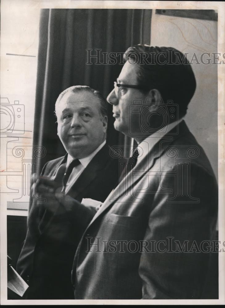 1962 Press Photo Michael V DiSalle Ohio Governor & Dr Abe Silverstein at NASA - Historic Images